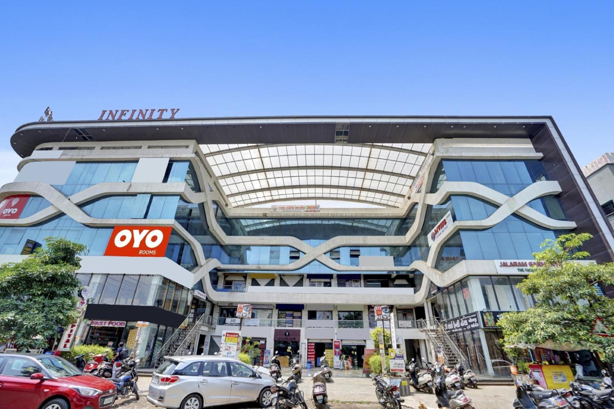 Hotel O Infinity Szúrat Kültér fotó