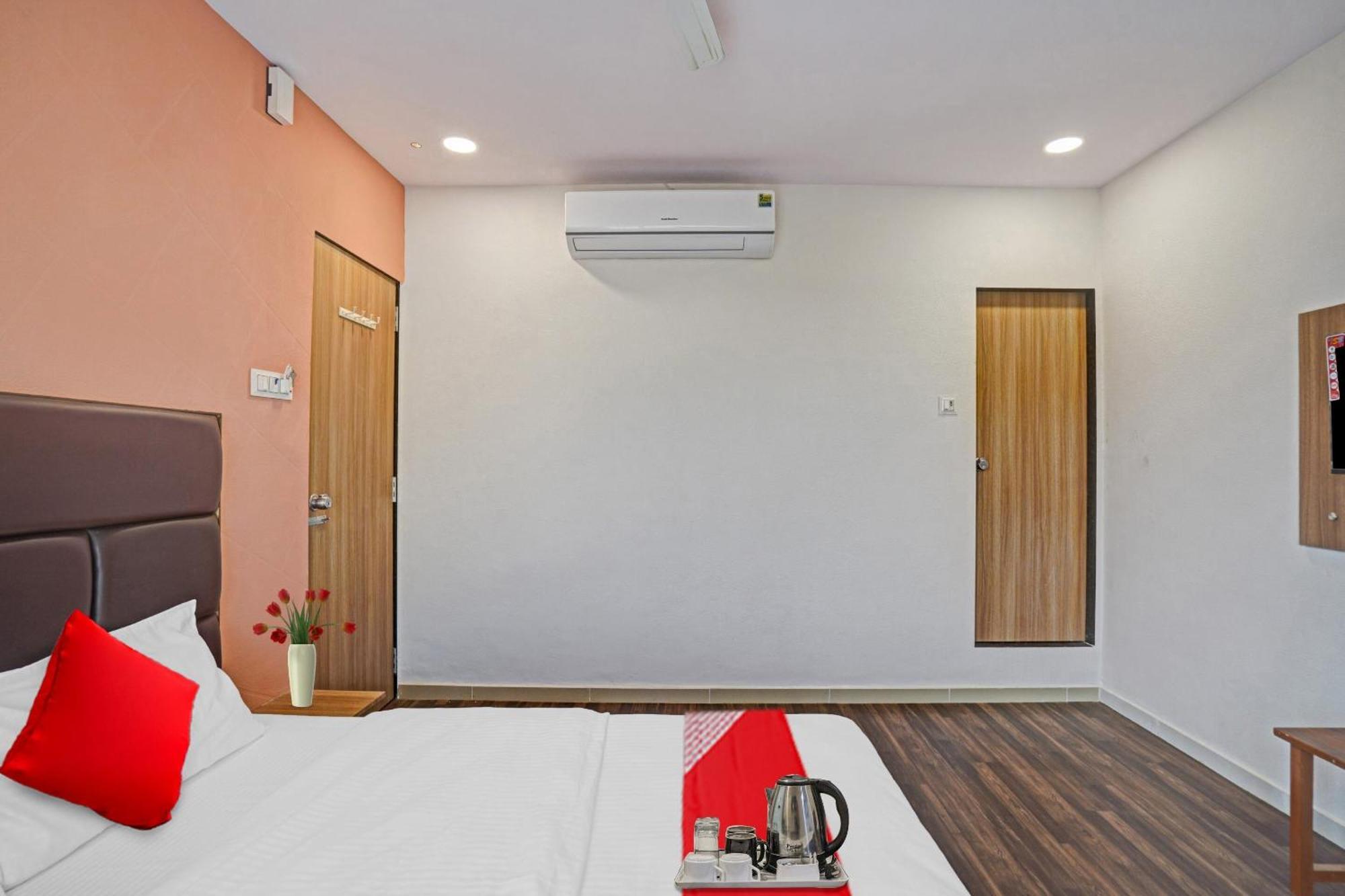 Hotel O Infinity Szúrat Kültér fotó