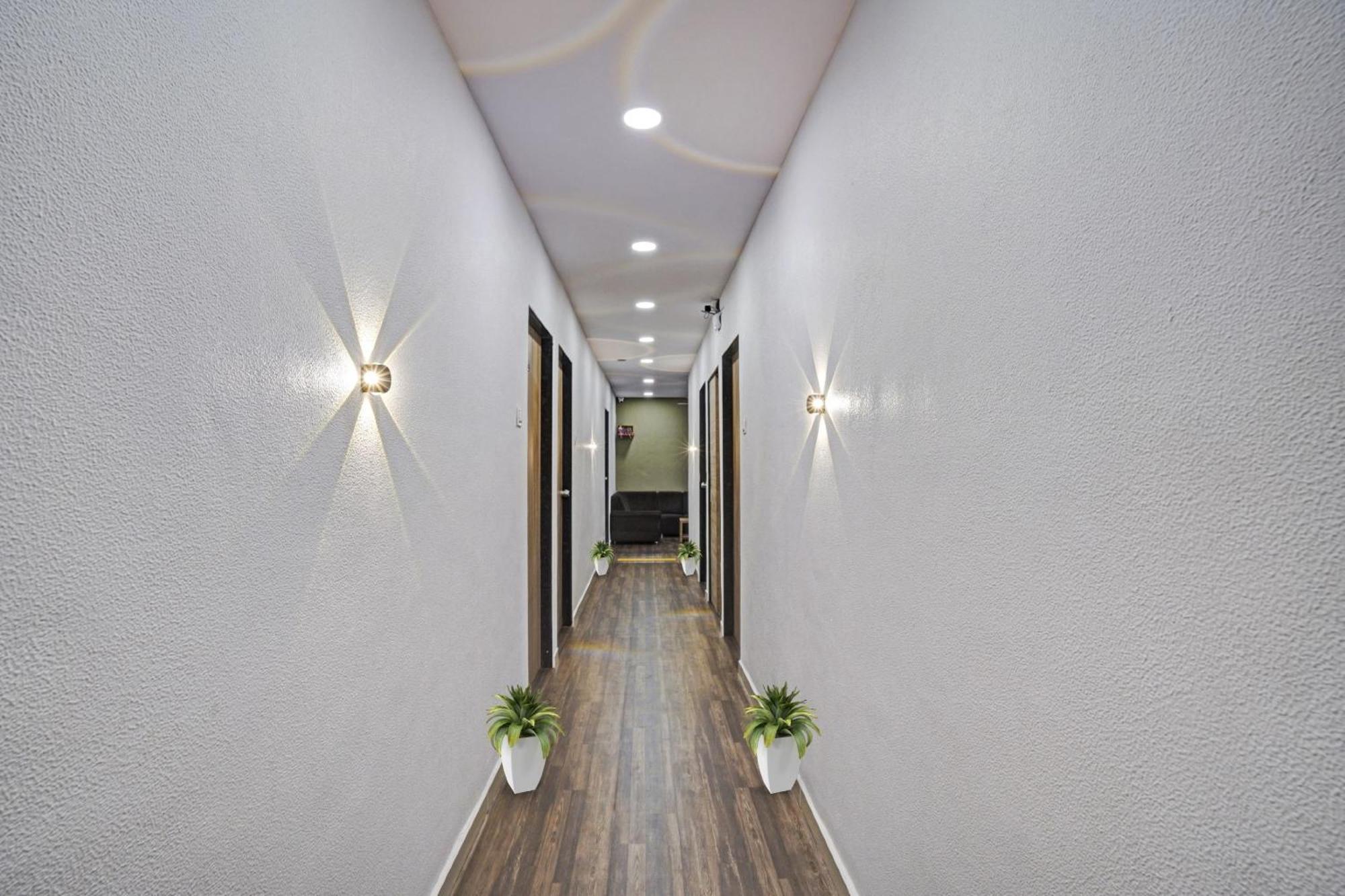 Hotel O Infinity Szúrat Kültér fotó