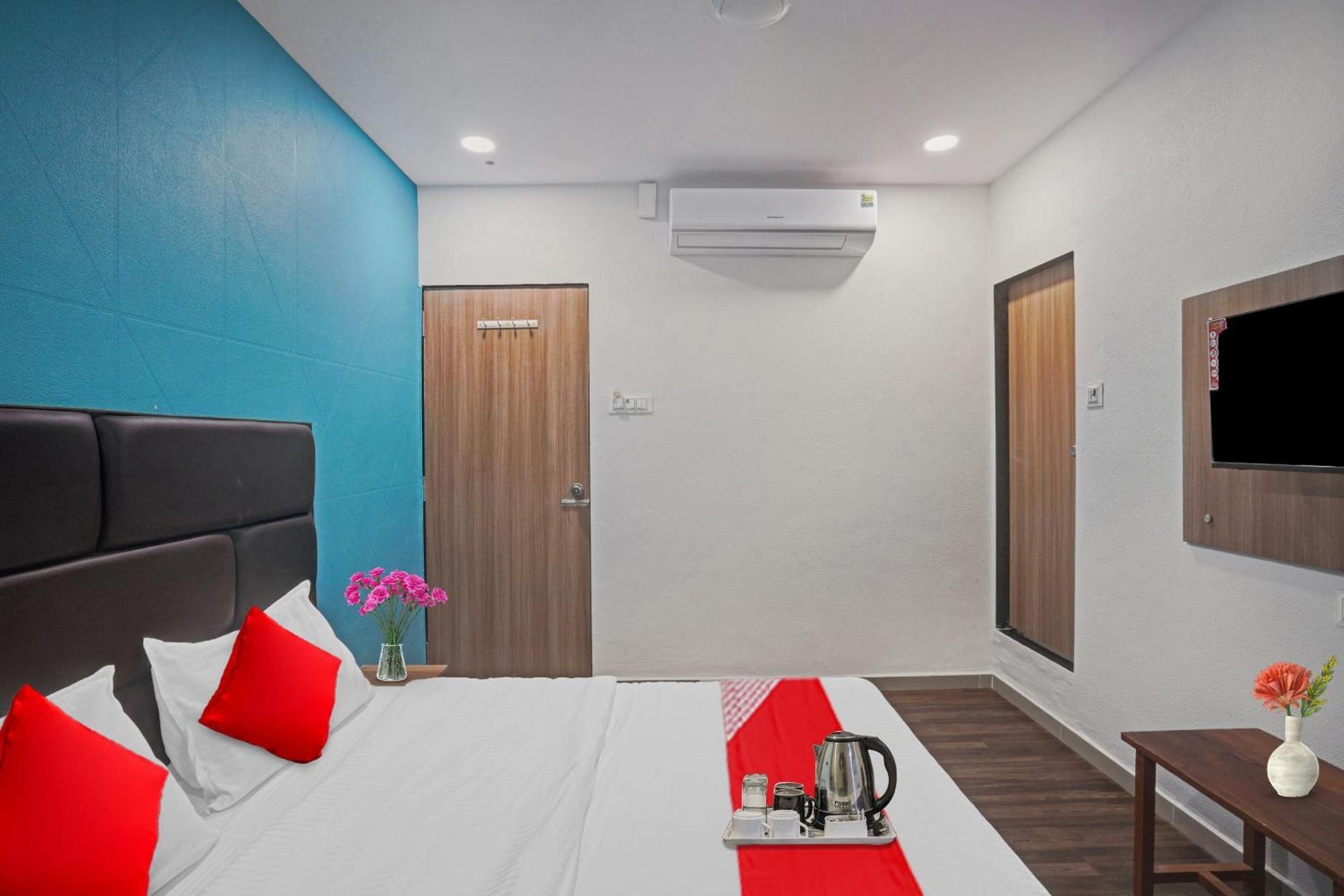 Hotel O Infinity Szúrat Kültér fotó